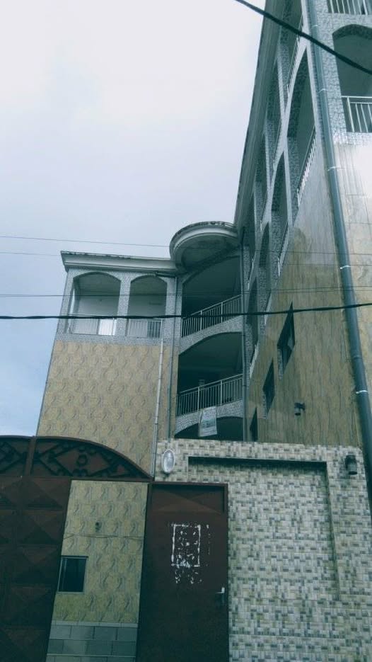 Bâtiment Institut supérieur de technologie et decommerce